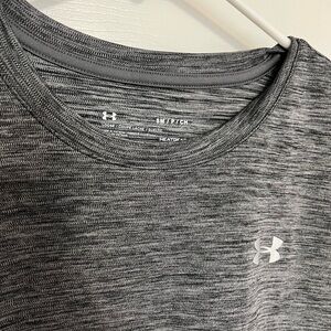 Under Armour women’s size small loose t-shirt charcoal gray black